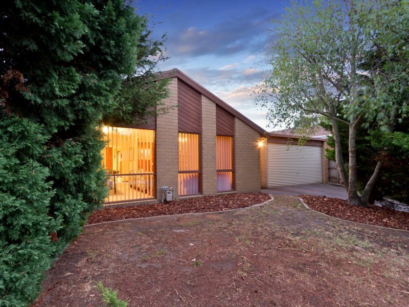 75 Raphael Crescent, Frankston VIC 3199