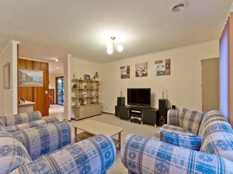 75 Raphael Crescent, Frankston VIC 3199