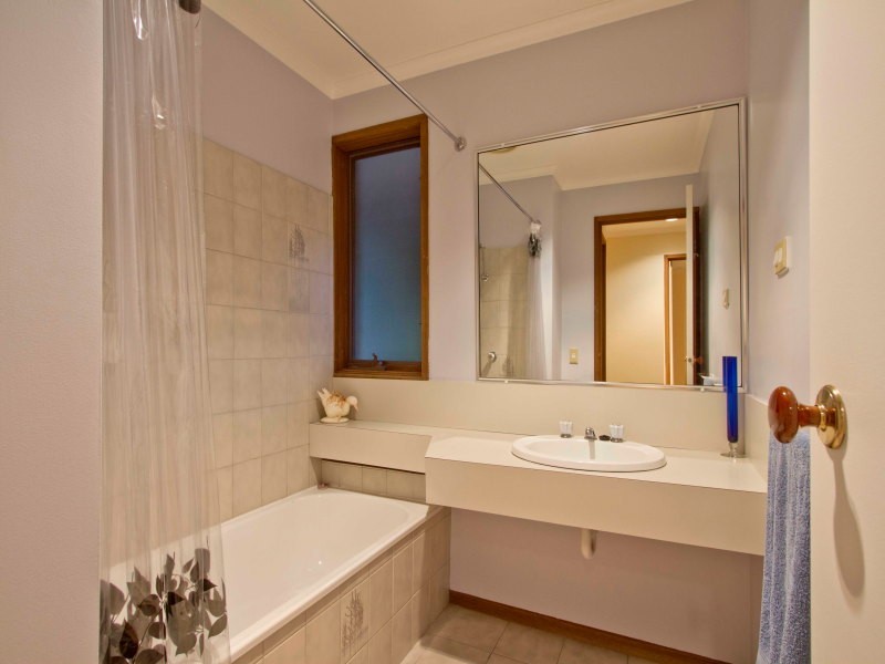 75 Raphael Crescent, Frankston VIC 3199