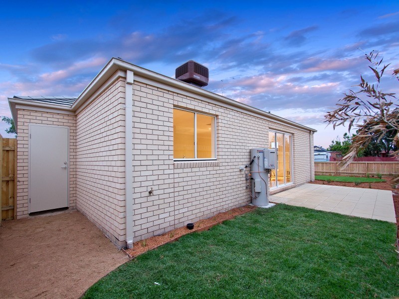 12 Braemer Street, Seaford VIC 3198