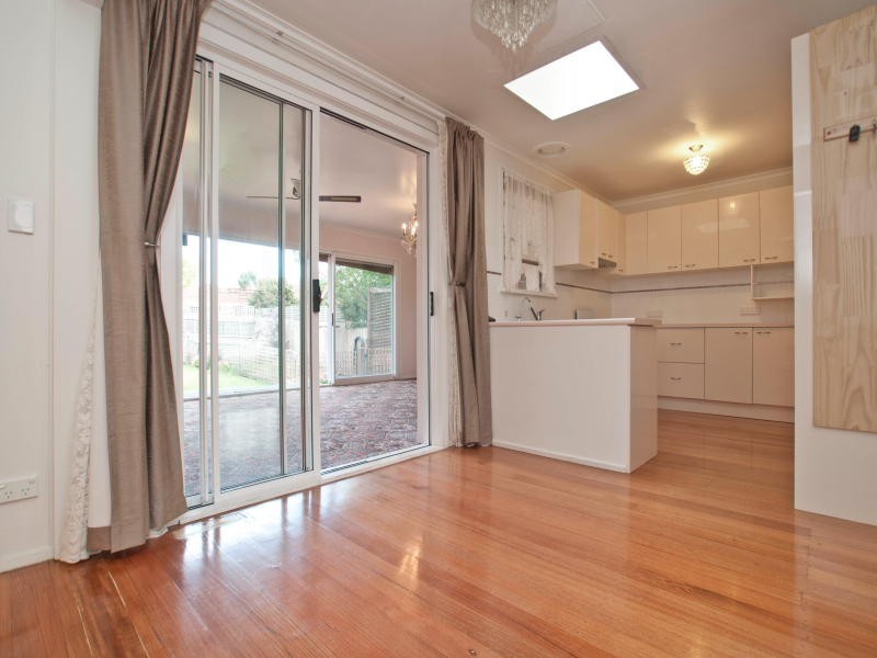 124 Tamarisk Drive, Frankston North VIC 3200