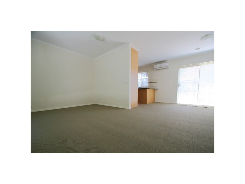 2/56 Roberts Street, Frankston VIC 3199