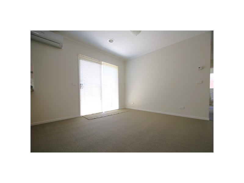 2/56 Roberts Street, Frankston VIC 3199