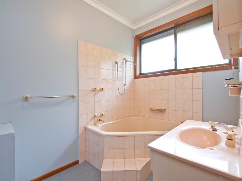64 Willow Road, Frankston VIC 3199