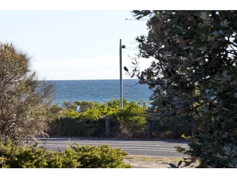 1/8 Nepean Highway, Seaford VIC 3198