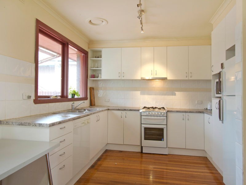 18 Bunarong Drive, Frankston VIC 3199