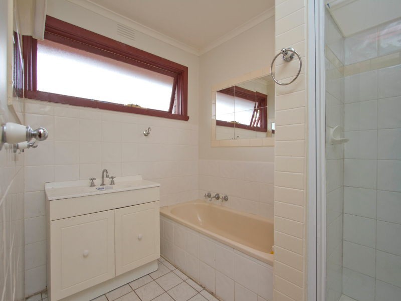 18 Bunarong Drive, Frankston VIC 3199