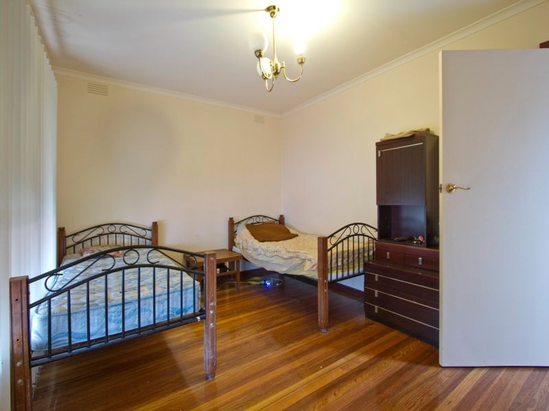 18 Bunarong Drive, Frankston VIC 3199