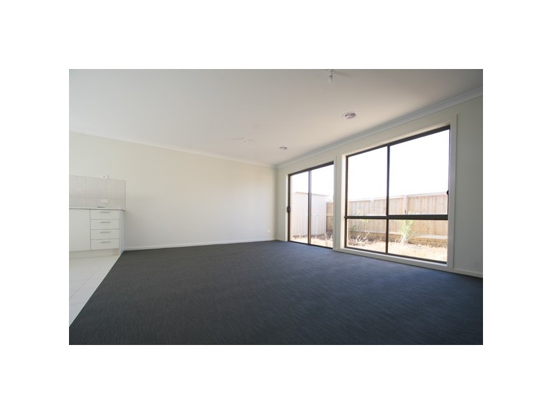 2/15 Warrenwood Place, Langwarrin VIC 3910