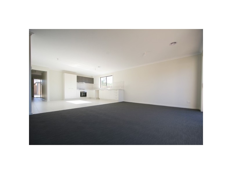 2/15 Warrenwood Place, Langwarrin VIC 3910