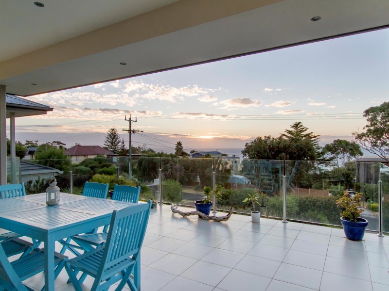 24 Matong Road, Mount Eliza VIC 3930