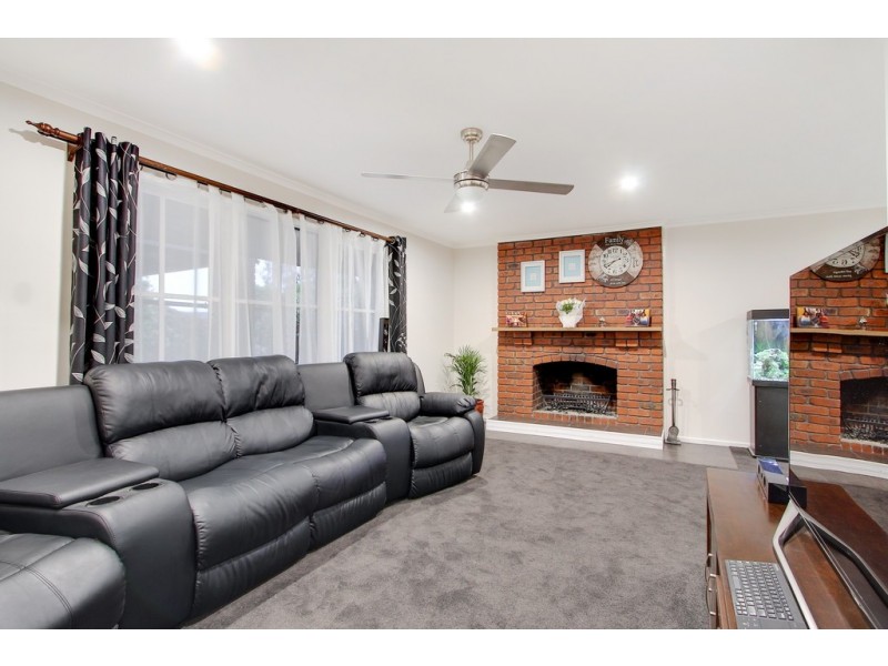 12 Samantha Court, Frankston VIC 3199