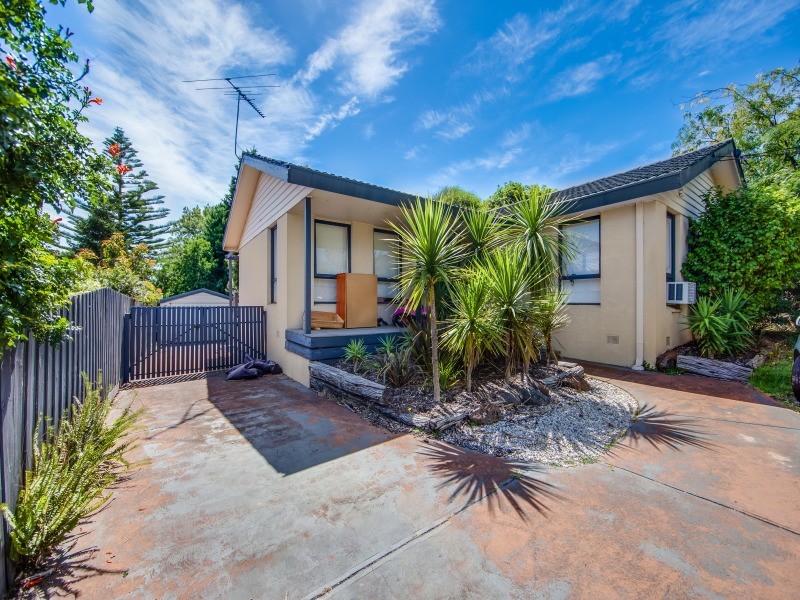 8 Blaxland Avenue, Frankston South VIC 3199