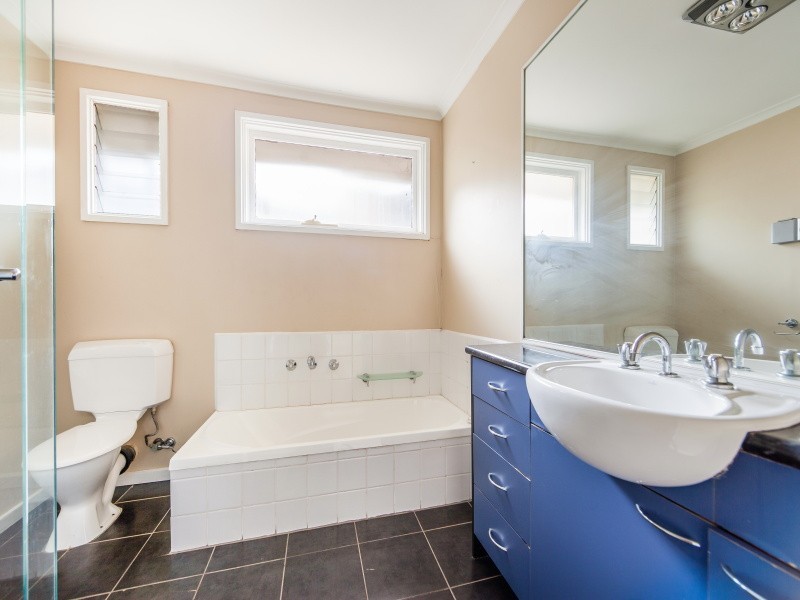 8 Blaxland Avenue, Frankston South VIC 3199