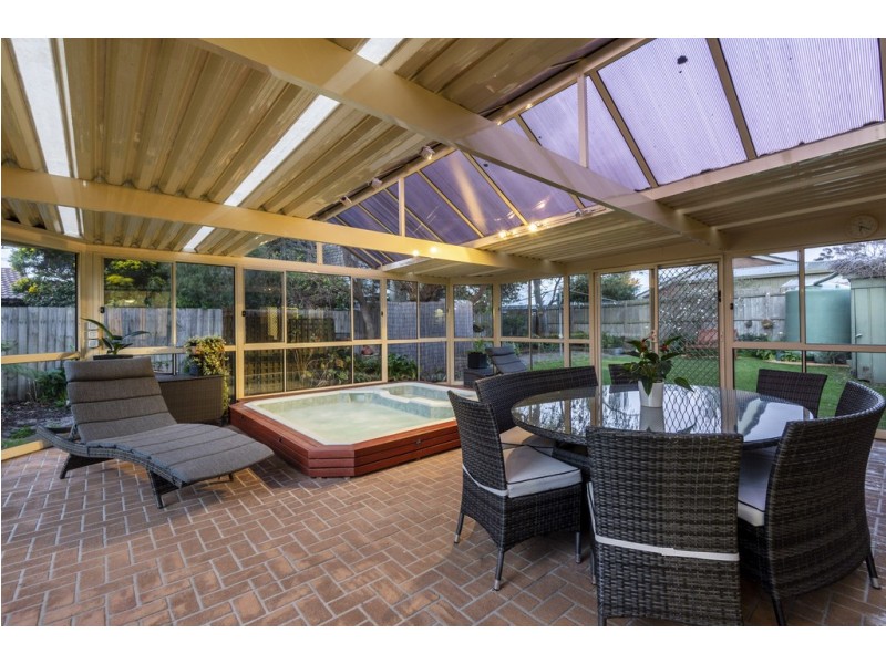 8 Coventry Court, Frankston VIC 3199