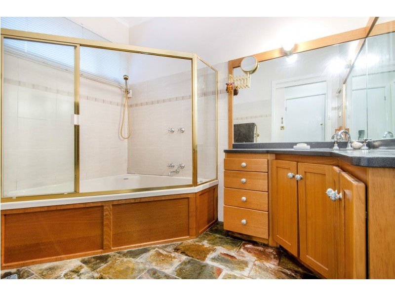 16 The Crest, Frankston South VIC 3199