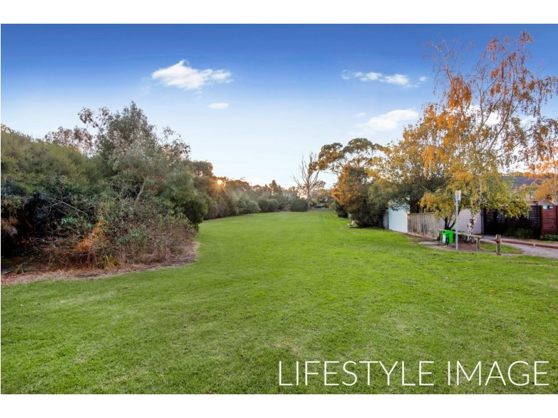 16 The Crest, Frankston South VIC 3199