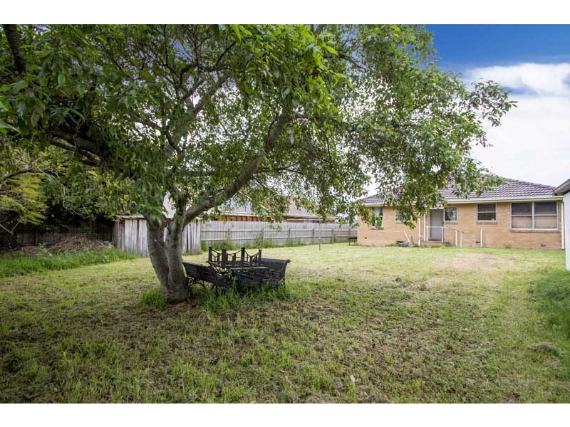 37 Hodgins Crescent, Frankston North VIC 3200