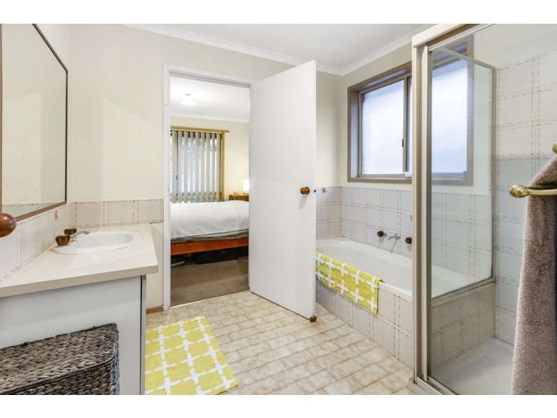 2/15-21 Napier Street, Mornington VIC 3931