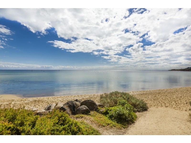 2/15-21 Napier Street, Mornington VIC 3931