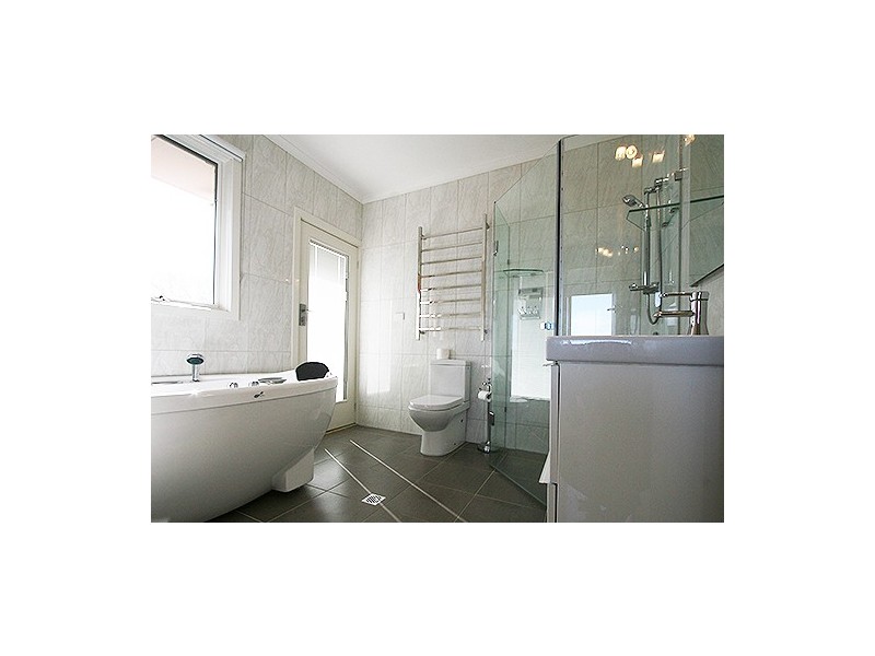 5 Pericoe Street, Frankston VIC 3199