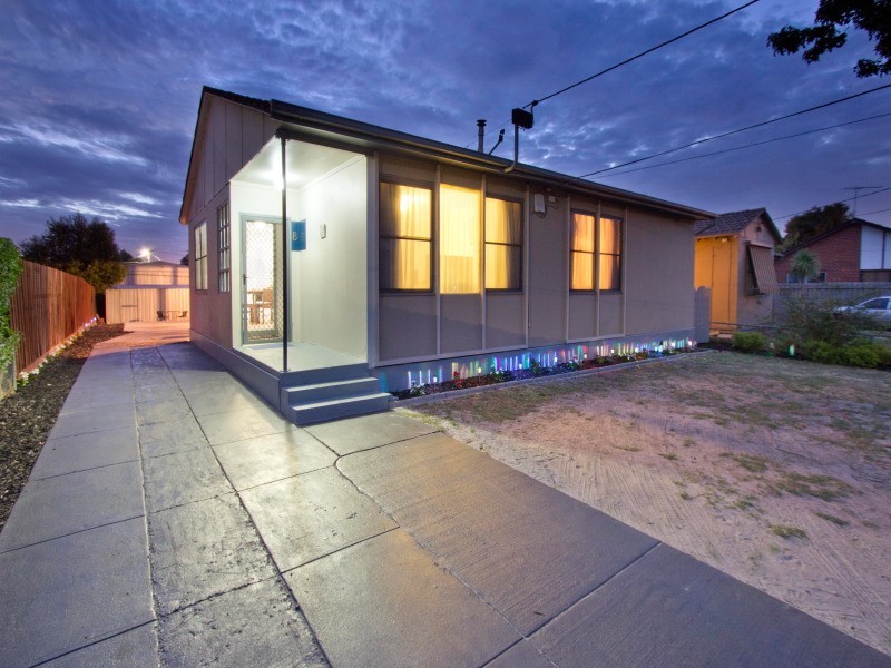 8 Rosemary Crescent, Frankston North VIC 3200