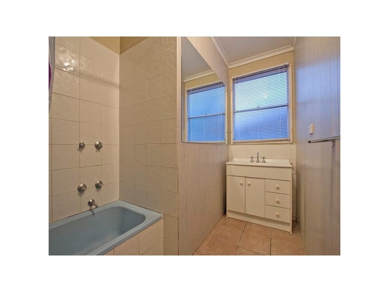 8 Rosemary Crescent, Frankston North VIC 3200