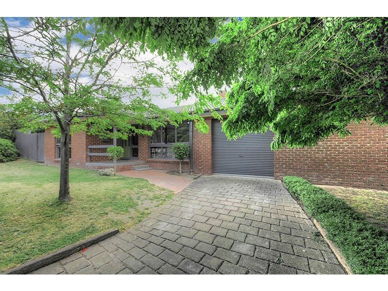 9 Chamouni Court, Frankston VIC 3199
