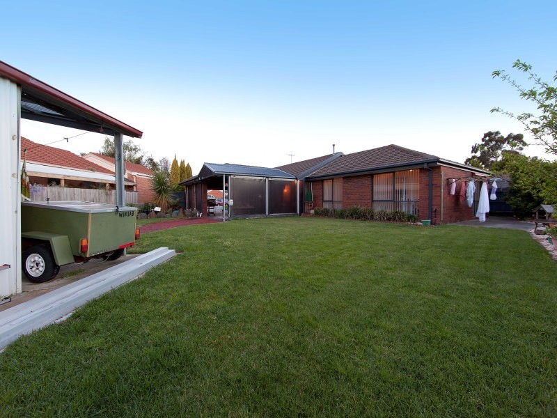 13 Fieldlark Court, Carrum Downs VIC 3201