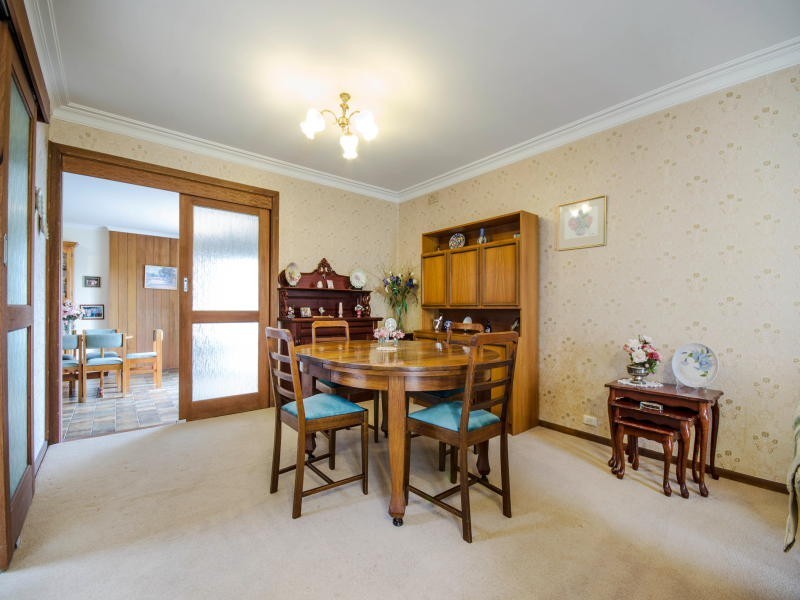 16 Benelong Crescent, Seaford VIC 3198