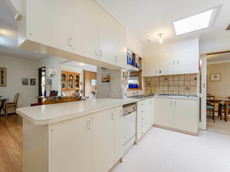 16 Benelong Crescent, Seaford VIC 3198