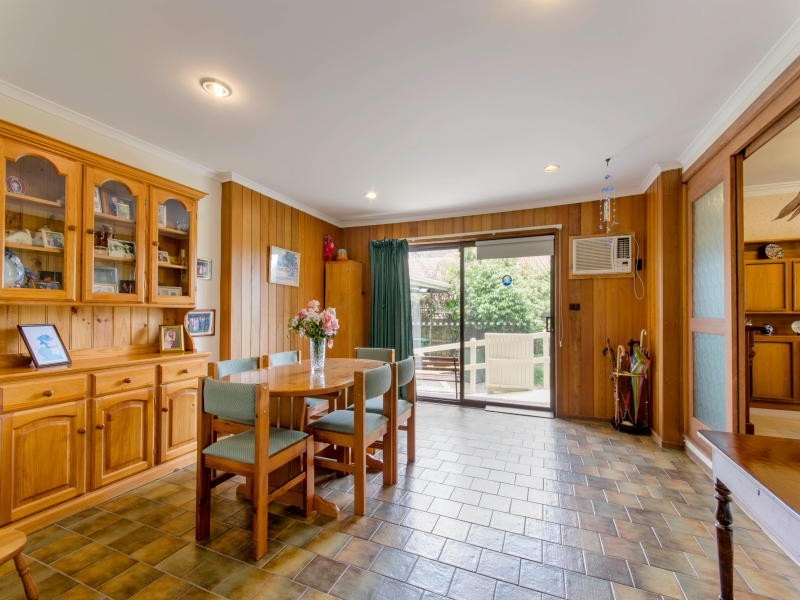 16 Benelong Crescent, Seaford VIC 3198