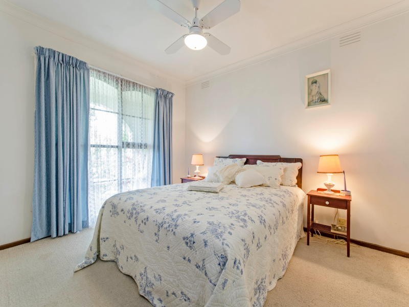 16 Benelong Crescent, Seaford VIC 3198