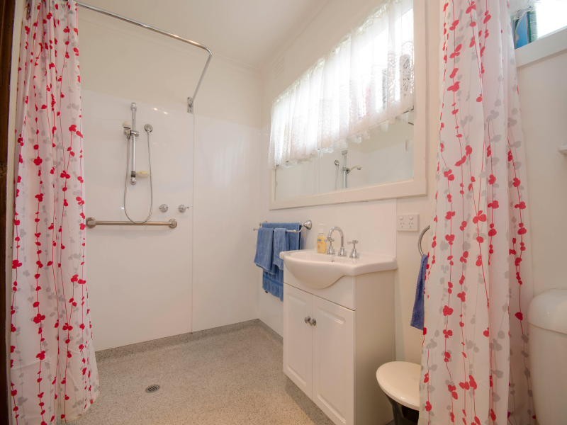 16 Benelong Crescent, Seaford VIC 3198