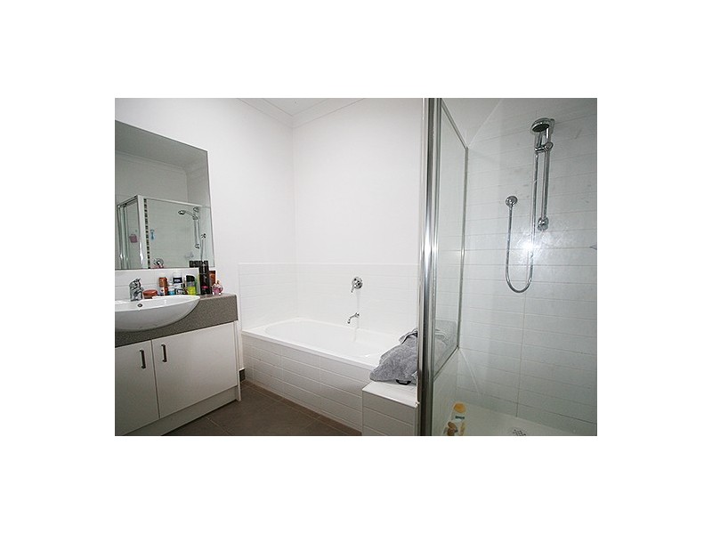 8/30 Gairloch Drive, Frankston VIC 3199