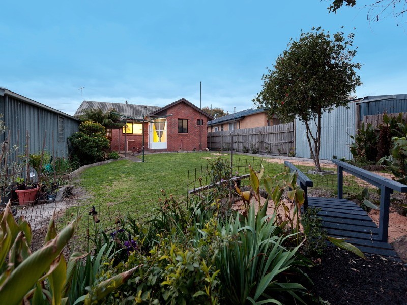 8 Nodding Avenue, Frankston North VIC 3200