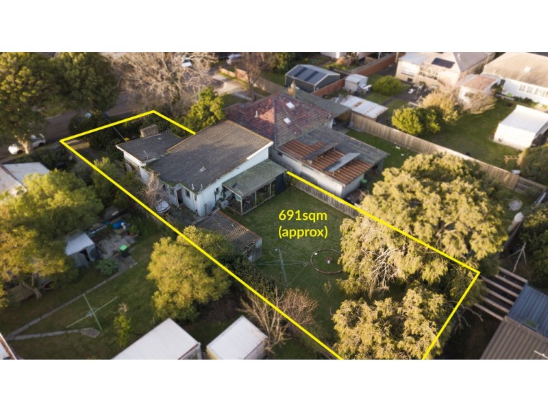 2 Roberta Grove, Frankston VIC 3199