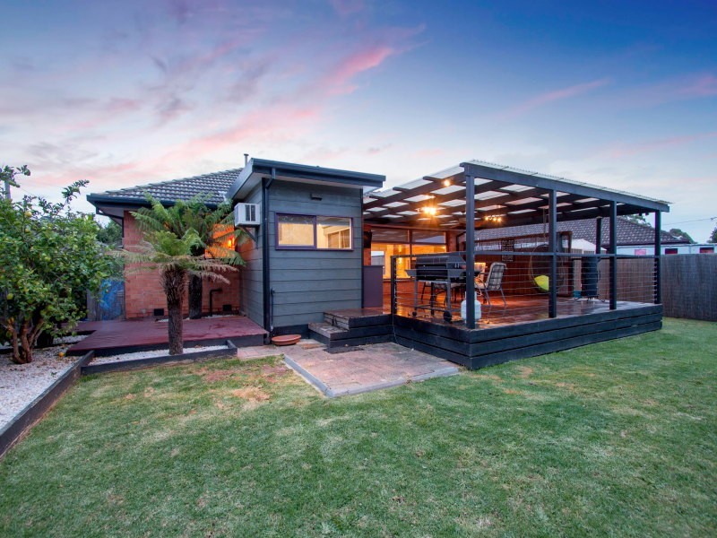 39 Silvertop Crescent, Frankston North VIC 3200