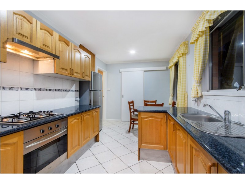 8 Escabon Grove, Frankston VIC 3199
