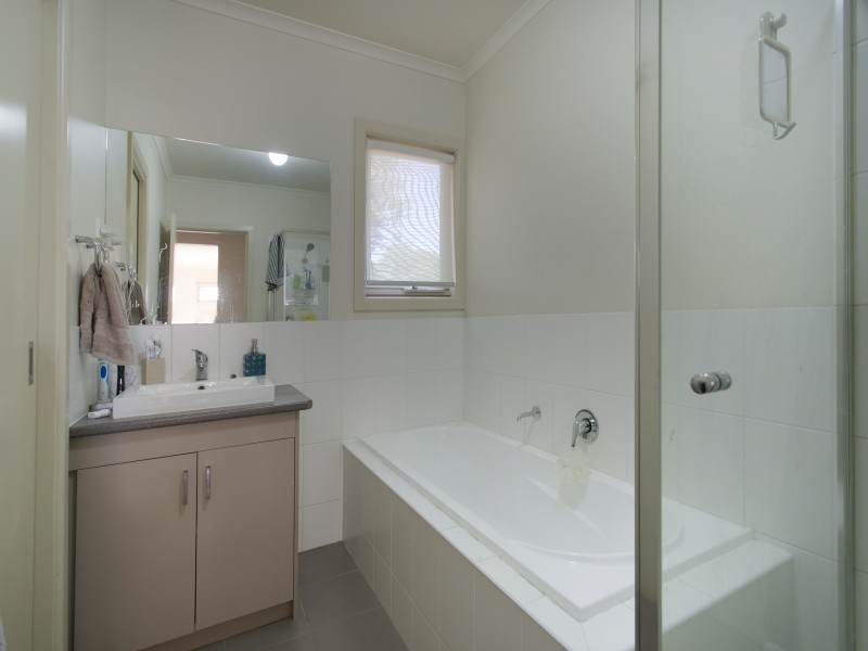 2/5 Heath Avenue, Frankston VIC 3199