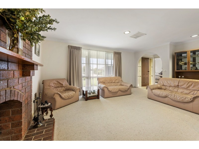 13 Murray Close, Frankston VIC 3199