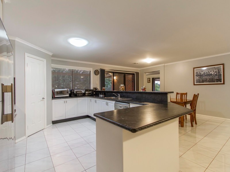 6 Ballantyne Court, Frankston South VIC 3199