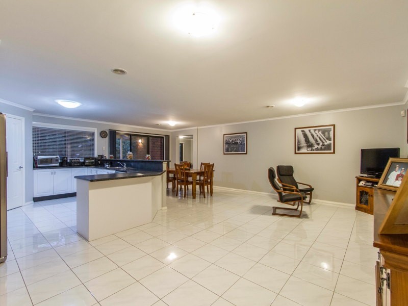 6 Ballantyne Court, Frankston South VIC 3199