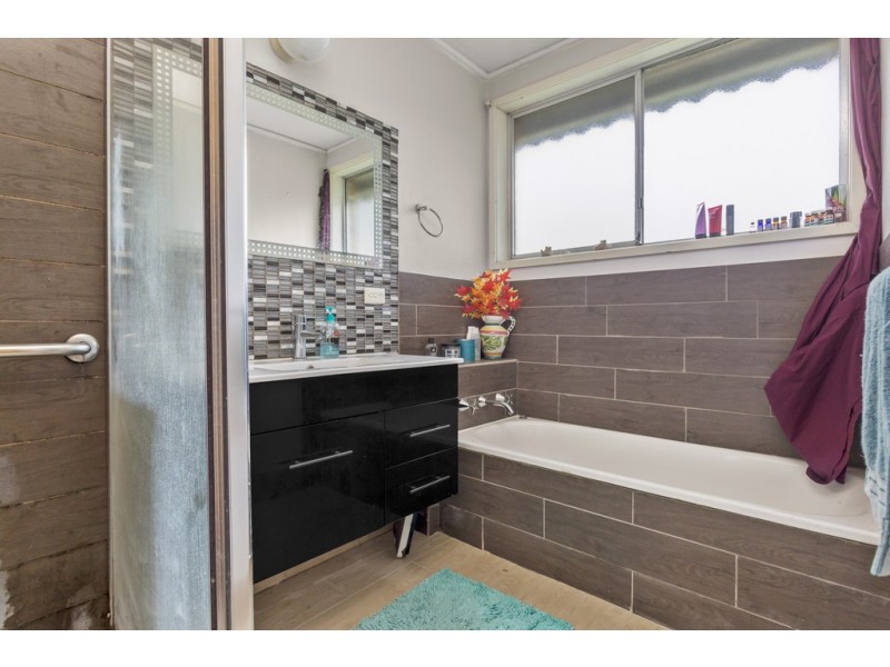 15 Derna Crescent, Frankston VIC 3199