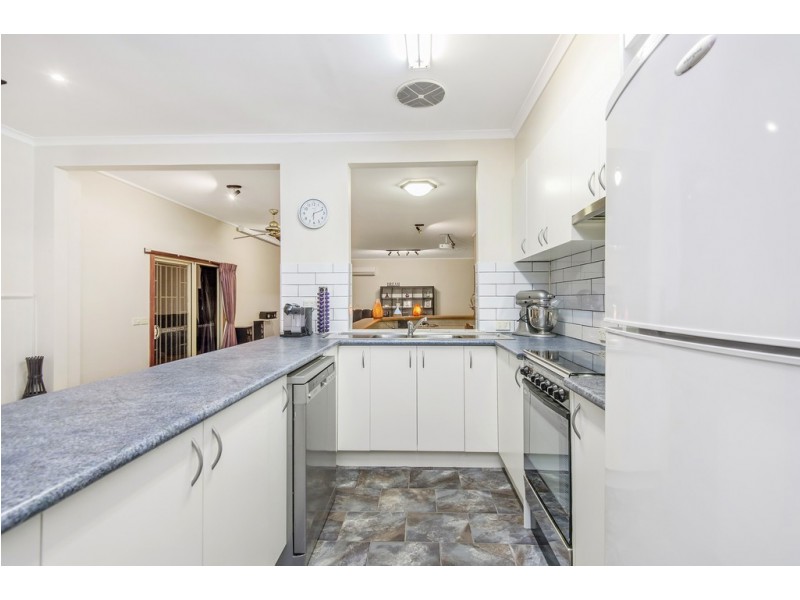 21 Armata Crescent, Frankston North VIC 3200