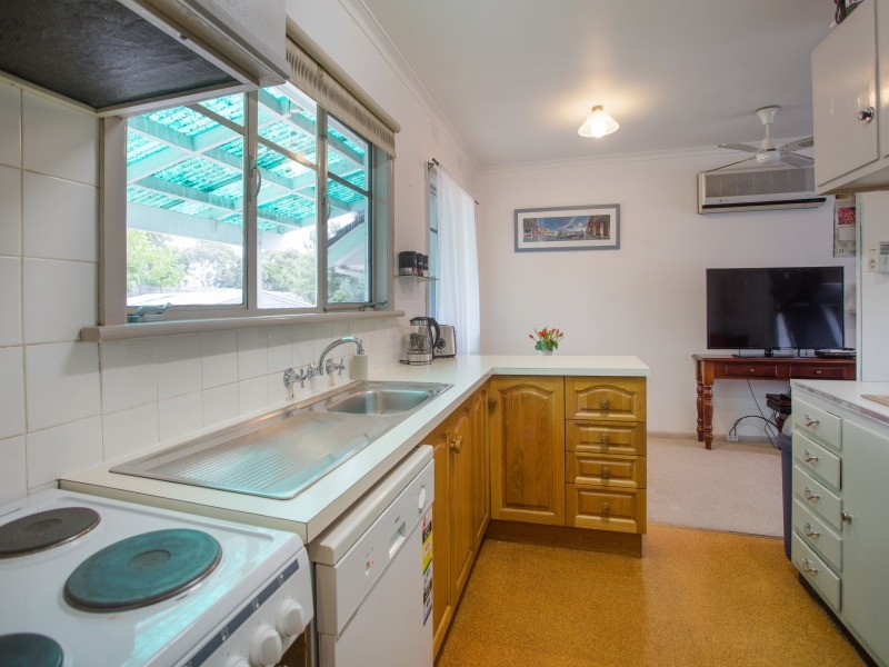 6 Gairloch Drive, Frankston VIC 3199