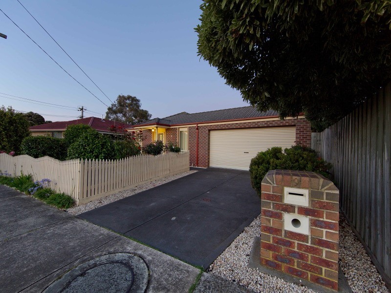 9 Barclay Avenue, Frankston VIC 3199