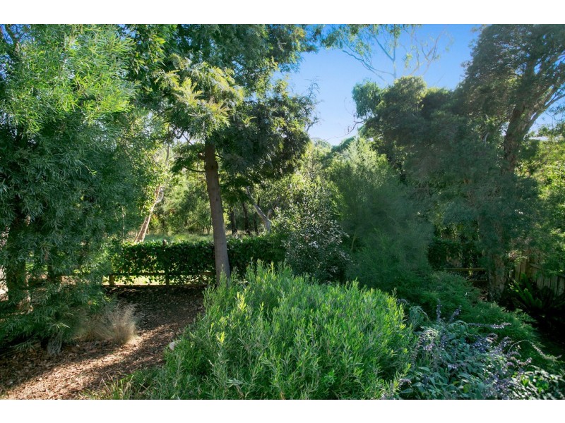 2 Harcourt Avenue, Frankston South VIC 3199