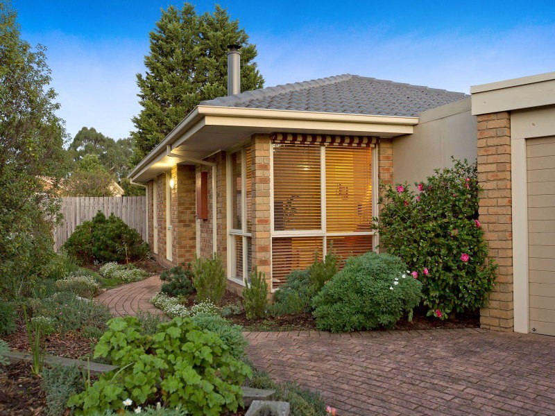 10 Terrence Drive, Cranbourne North VIC 3977