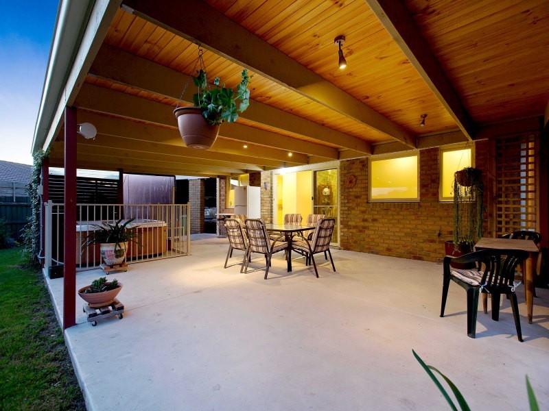 10 Terrence Drive, Cranbourne North VIC 3977